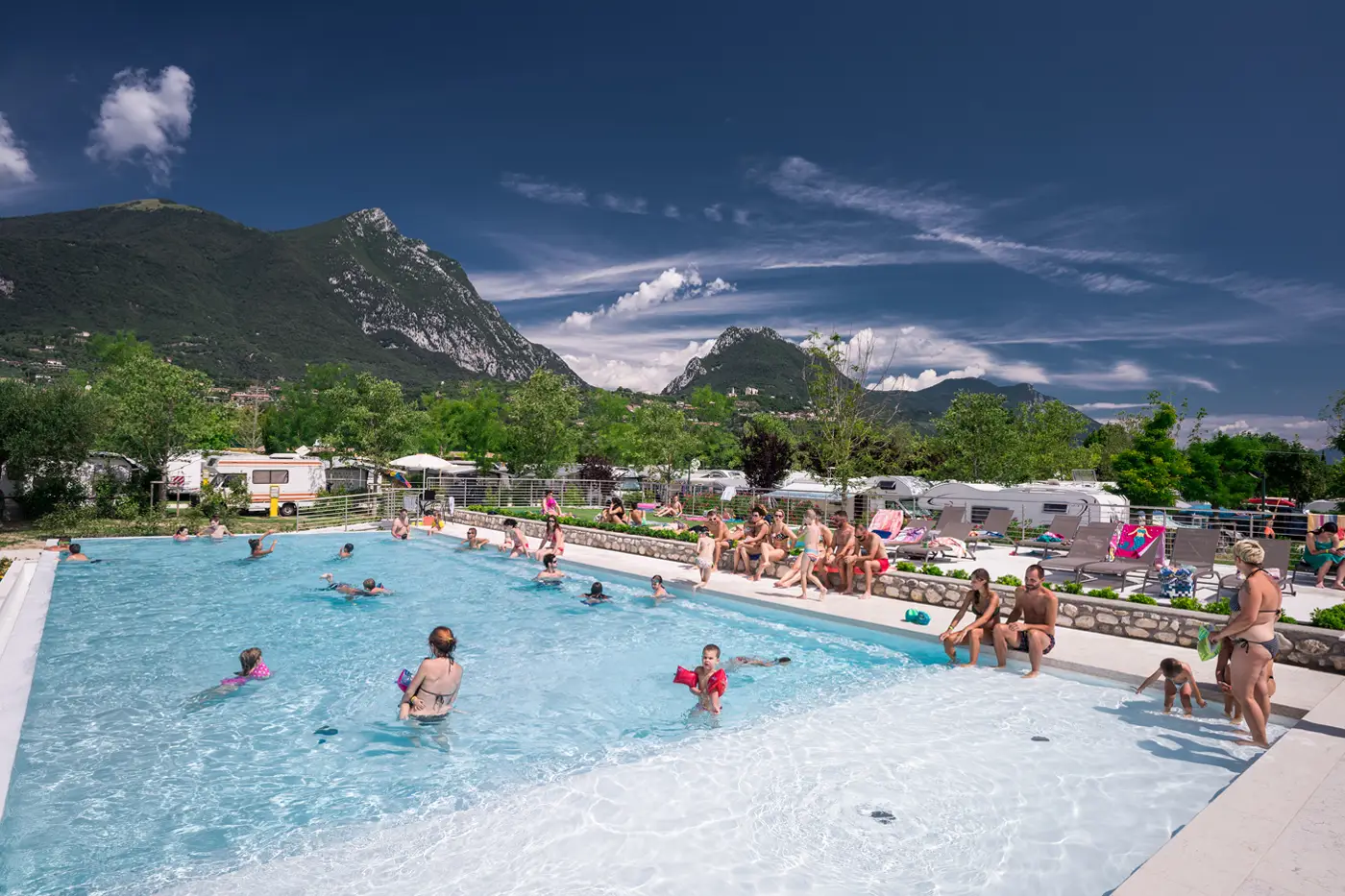 Piscina in campeggio a Toscolano Maderno